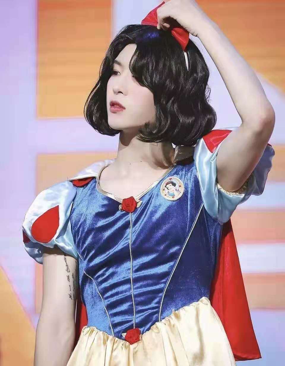 明星女装，小巷中的时尚秘境探索