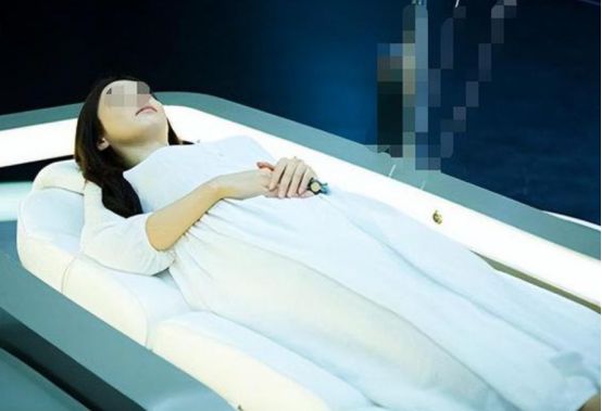 探索神秘艺术，最新美丽女尸引发争议与热议
